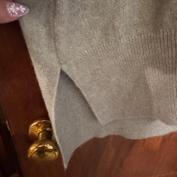 H&M Women's V-Neck Plus Size Sweater - Size XXL - Picture 4 of 4